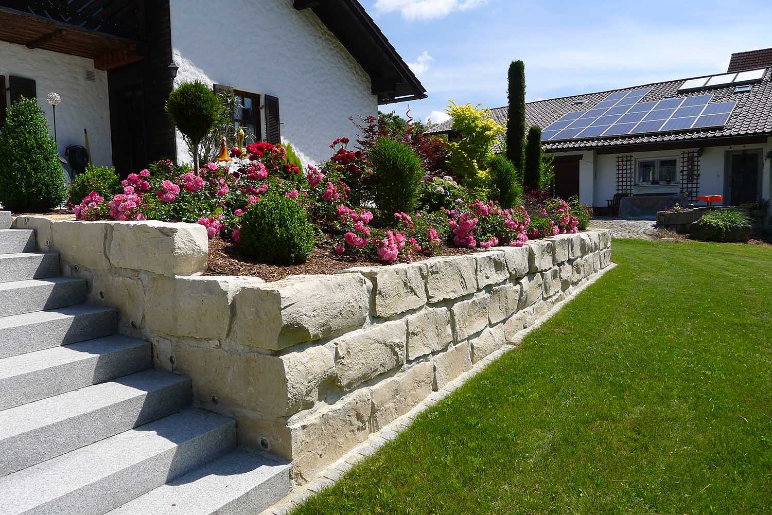 Natursteinmauer in Neukirchen am Inn