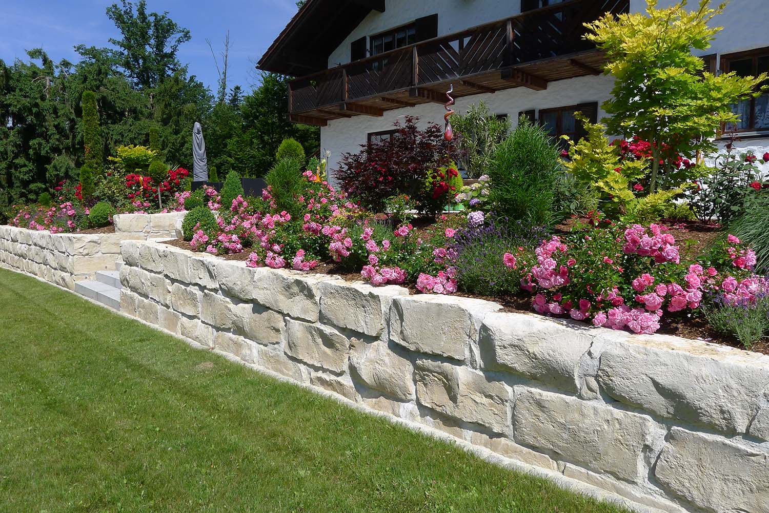 Natursteinmauer in Neukirchen am Inn